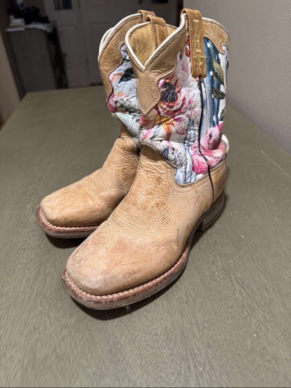 Tin Haul Floral “Cactilicios” Tan and White Kids Western Boot size 2